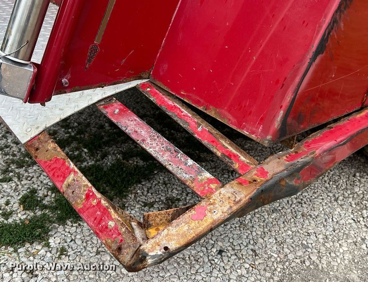 image for item NA9076 1987 Ford F800  pumper fire truck