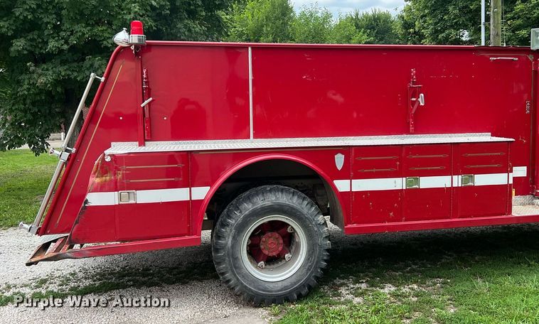 image for item NA9076 1987 Ford F800  pumper fire truck