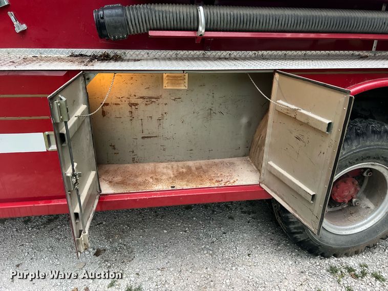 image for item NA9076 1987 Ford F800  pumper fire truck