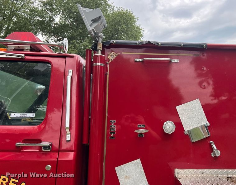 image for item NA9076 1987 Ford F800  pumper fire truck