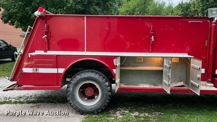 image for item NA9076 1987 Ford F800  pumper fire truck