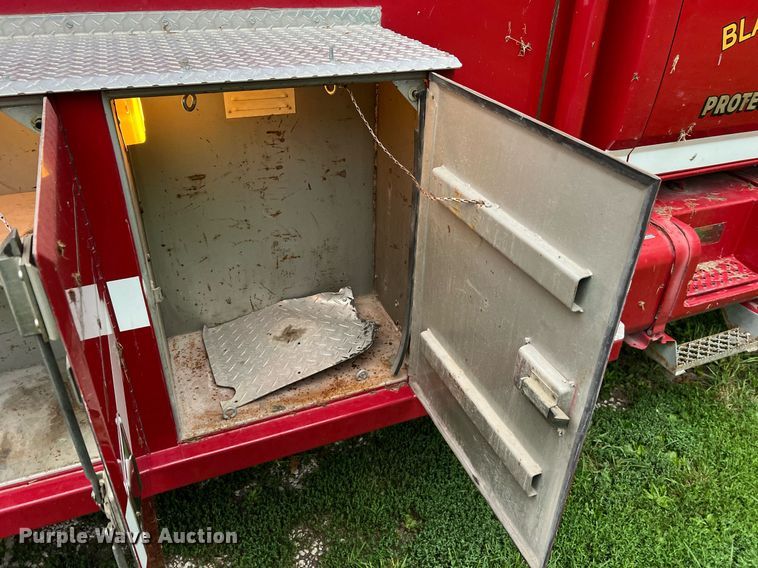 image for item NA9076 1987 Ford F800  pumper fire truck