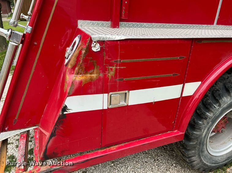 image for item NA9076 1987 Ford F800  pumper fire truck