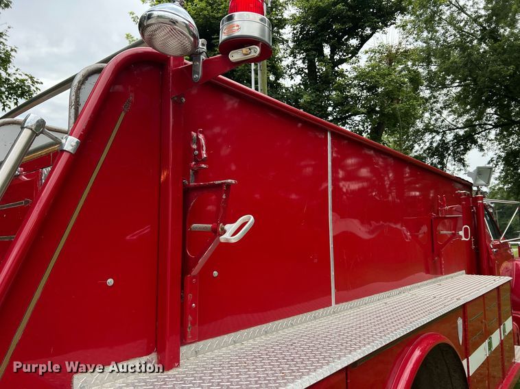 image for item NA9076 1987 Ford F800  pumper fire truck