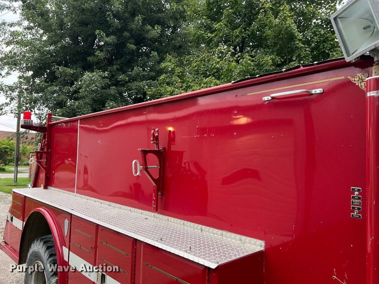 image for item NA9076 1987 Ford F800  pumper fire truck