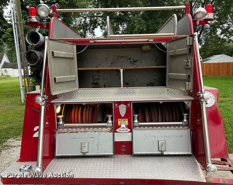 image for item NA9076 1987 Ford F800  pumper fire truck