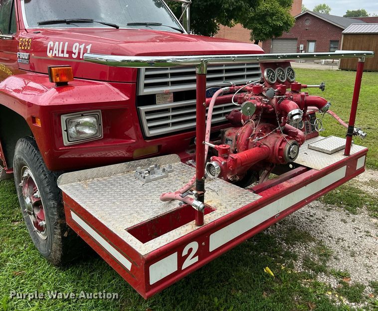 image for item NA9076 1987 Ford F800  pumper fire truck