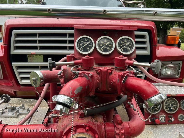 image for item NA9076 1987 Ford F800  pumper fire truck