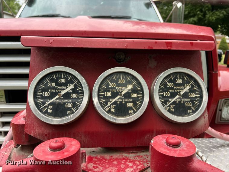 image for item NA9076 1987 Ford F800  pumper fire truck