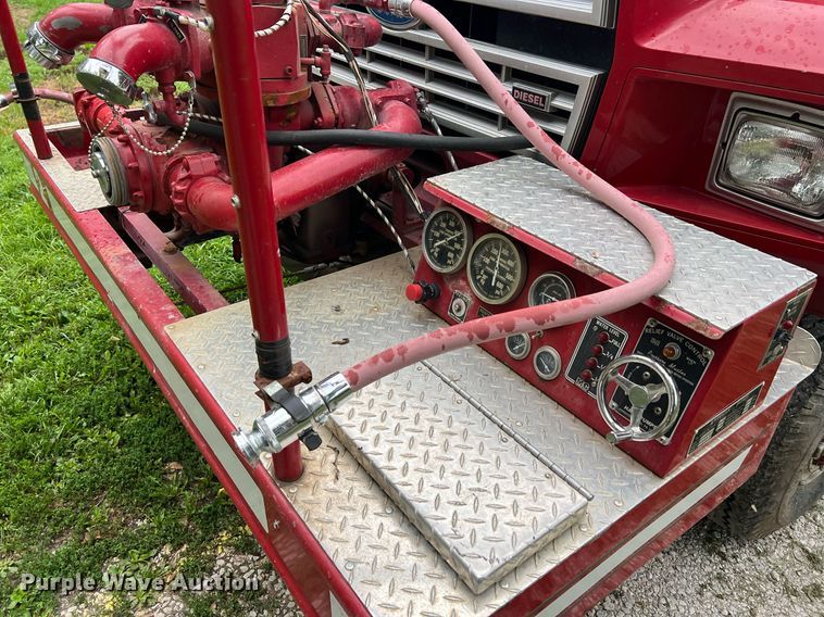 image for item NA9076 1987 Ford F800  pumper fire truck