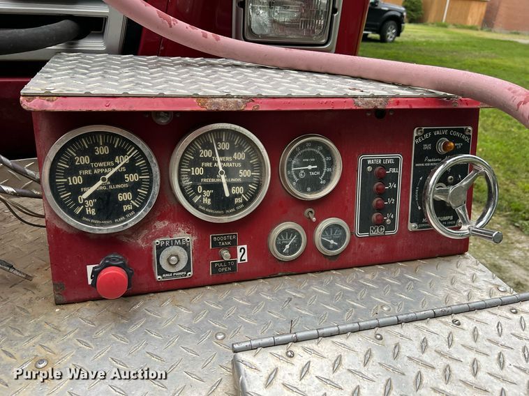image for item NA9076 1987 Ford F800  pumper fire truck