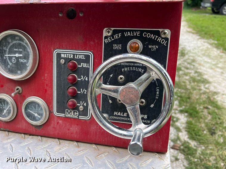 image for item NA9076 1987 Ford F800  pumper fire truck