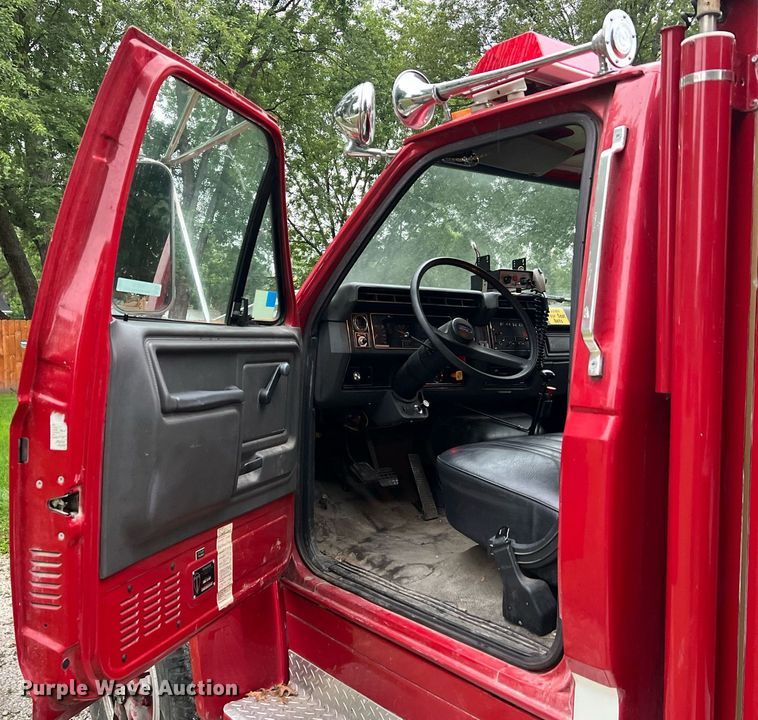 image for item NA9076 1987 Ford F800  pumper fire truck