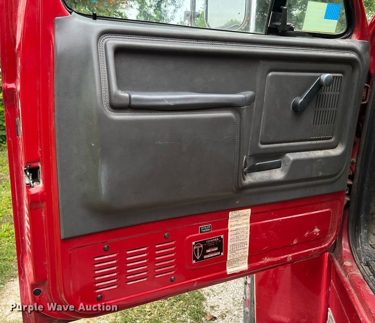 image for item NA9076 1987 Ford F800  pumper fire truck