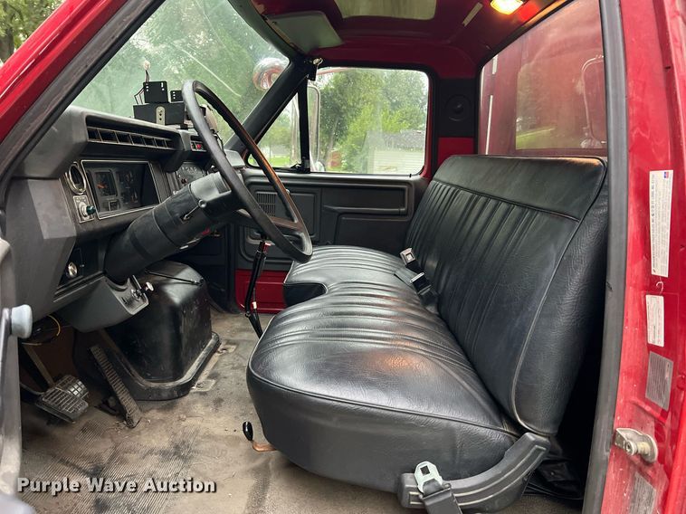 image for item NA9076 1987 Ford F800  pumper fire truck