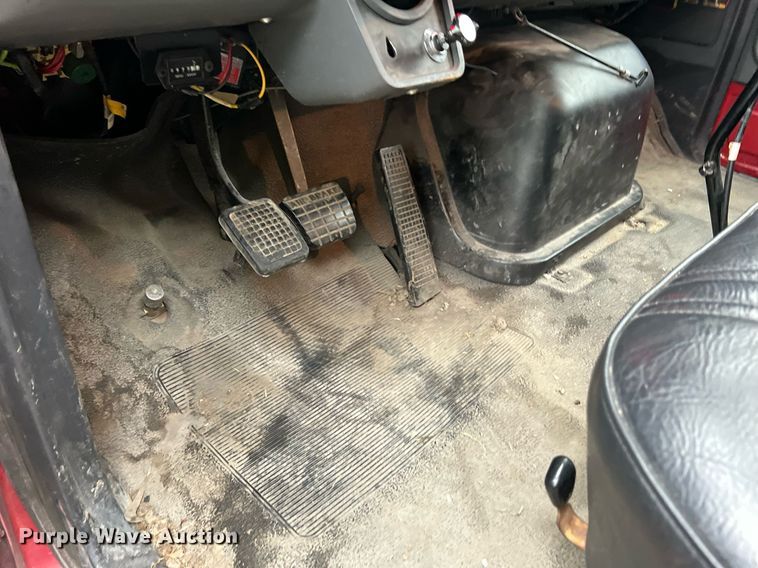 image for item NA9076 1987 Ford F800  pumper fire truck