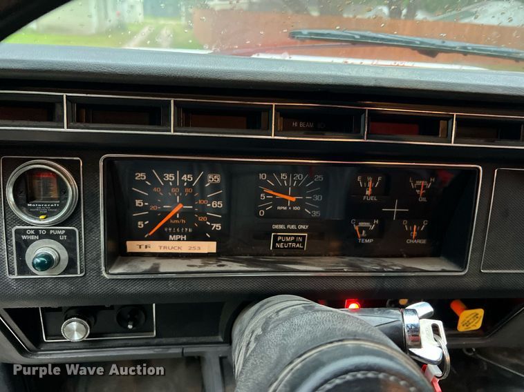 image for item NA9076 1987 Ford F800  pumper fire truck