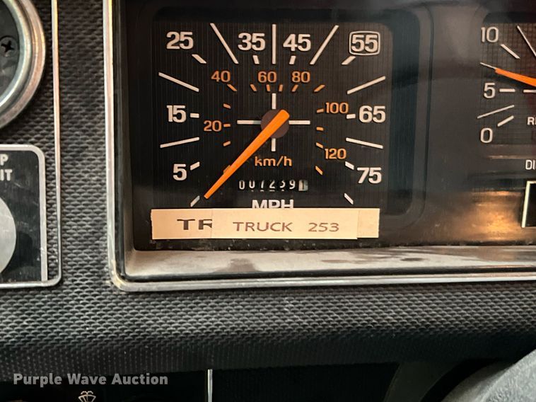 image for item NA9076 1987 Ford F800  pumper fire truck