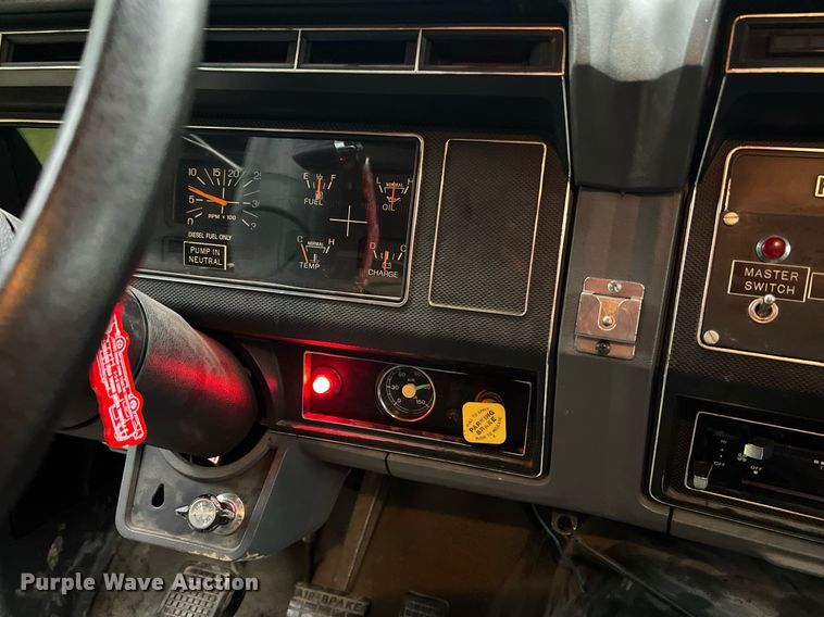 image for item NA9076 1987 Ford F800  pumper fire truck