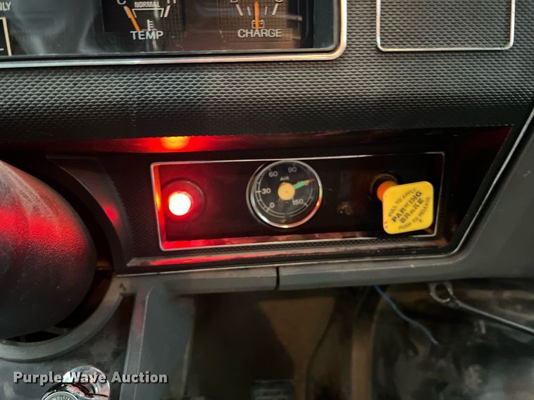 image for item NA9076 1987 Ford F800  pumper fire truck