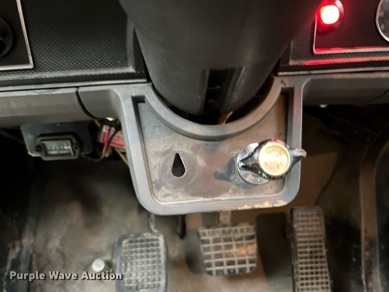 image for item NA9076 1987 Ford F800  pumper fire truck