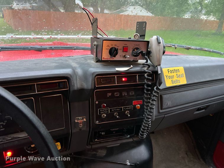 image for item NA9076 1987 Ford F800  pumper fire truck