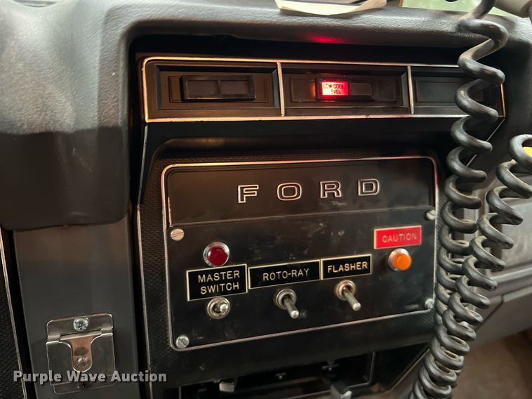 image for item NA9076 1987 Ford F800  pumper fire truck