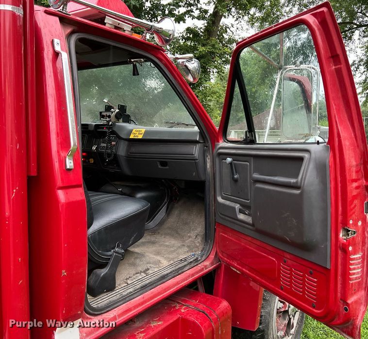 image for item NA9076 1987 Ford F800  pumper fire truck