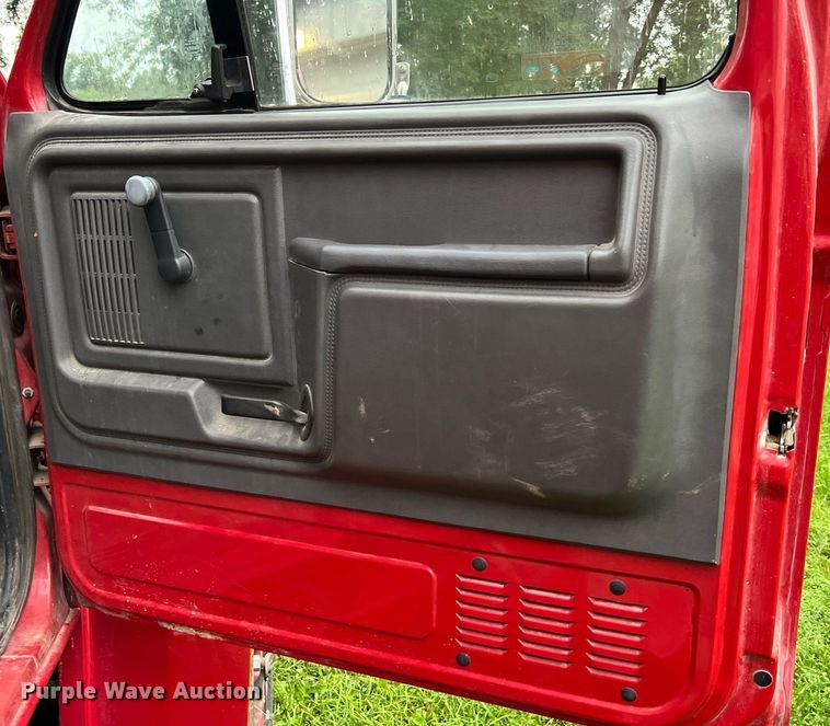 image for item NA9076 1987 Ford F800  pumper fire truck