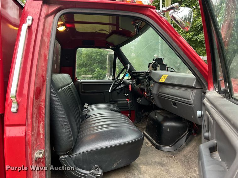 image for item NA9076 1987 Ford F800  pumper fire truck