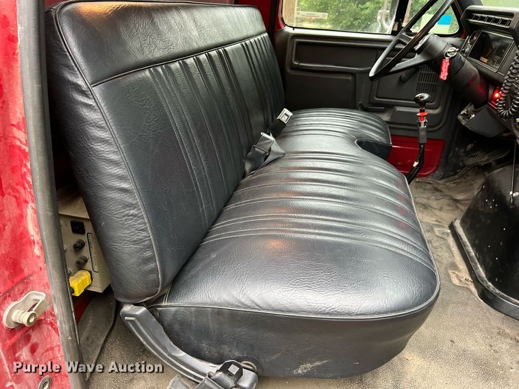 image for item NA9076 1987 Ford F800  pumper fire truck