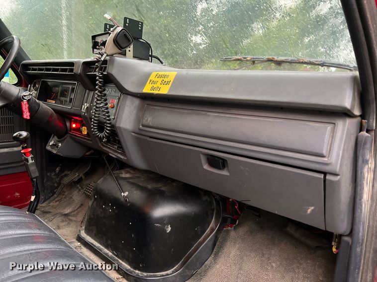 image for item NA9076 1987 Ford F800  pumper fire truck