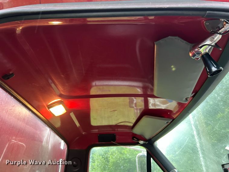 image for item NA9076 1987 Ford F800  pumper fire truck