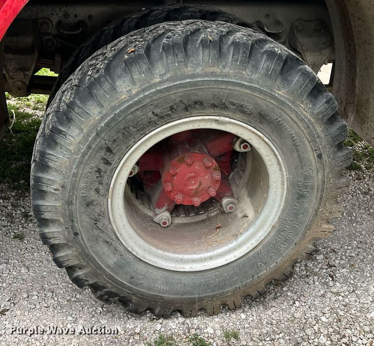 image for item NA9076 1987 Ford F800  pumper fire truck