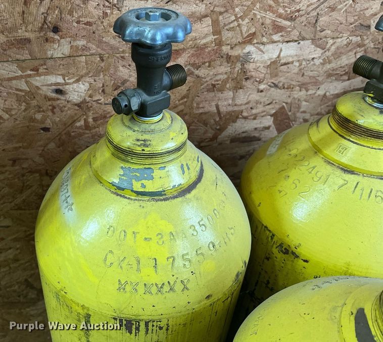 image for item NA9077 (7) oxygen tanks