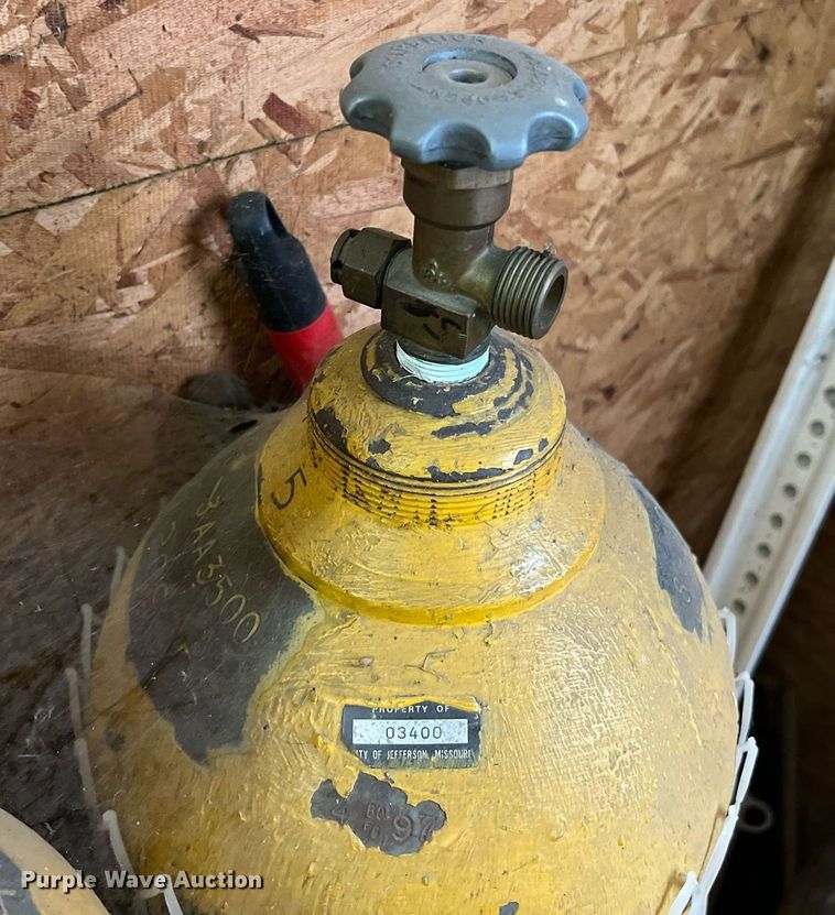 image for item NA9077 (7) oxygen tanks