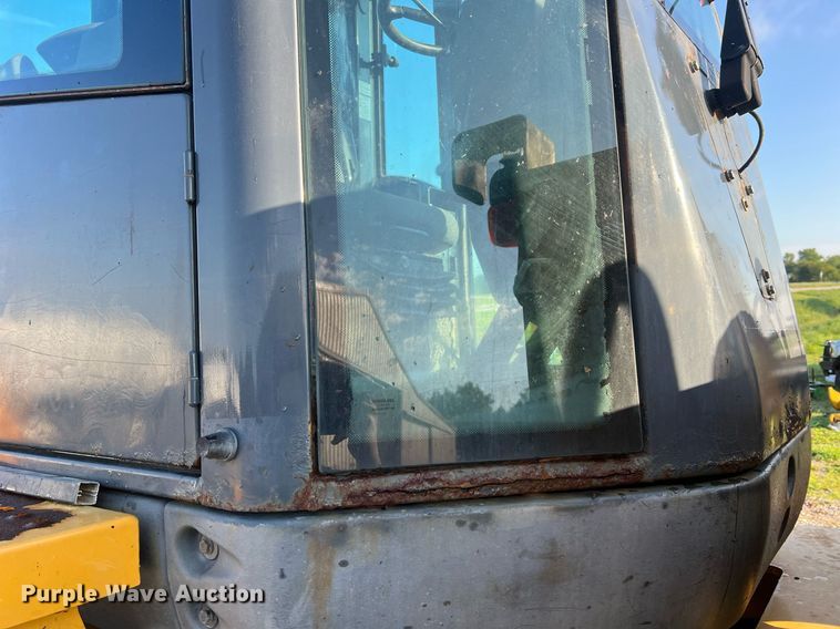 image for item NA9084 2006 John Deere 444J  high lift wheel loader