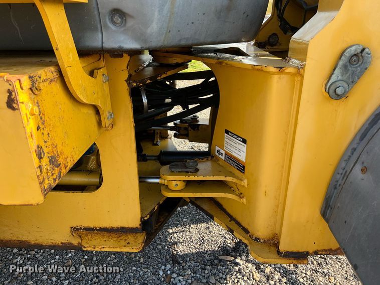 image for item NA9084 2006 John Deere 444J  high lift wheel loader