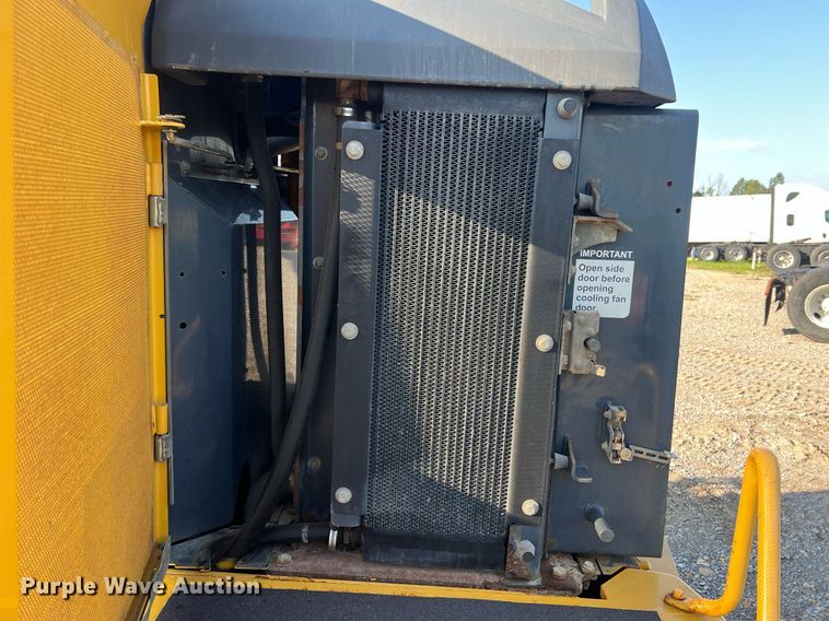 image for item NA9084 2006 John Deere 444J  high lift wheel loader