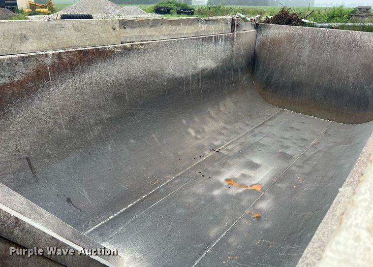 image for item NI9020 2007 Peterbilt 335  dump truck