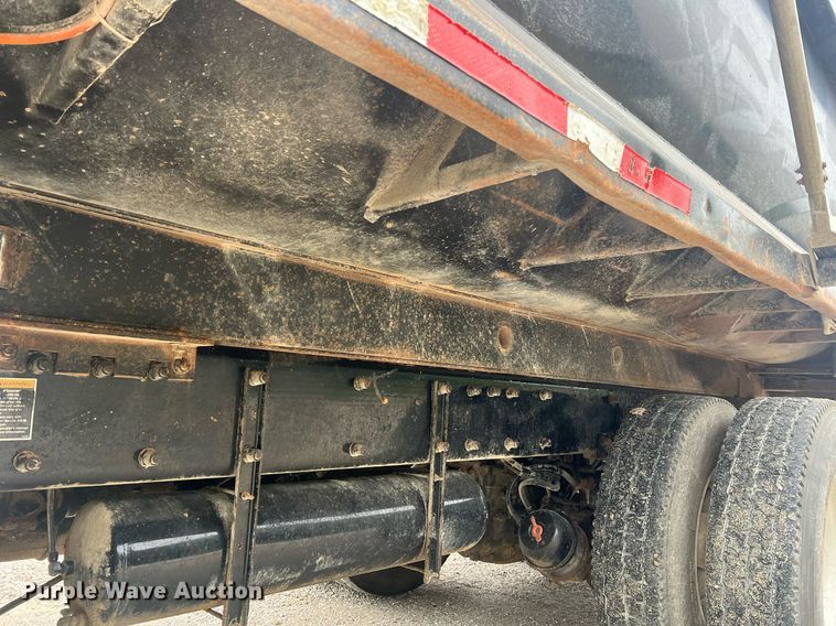 image for item NI9020 2007 Peterbilt 335  dump truck