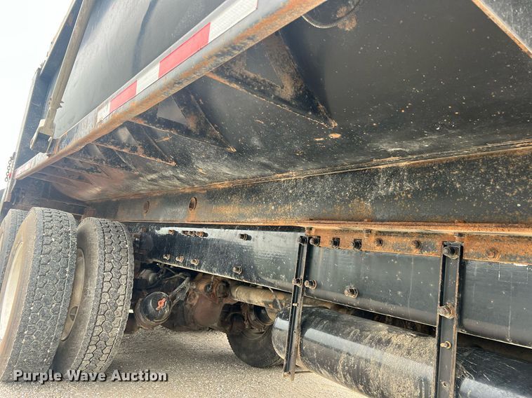 image for item NI9020 2007 Peterbilt 335  dump truck