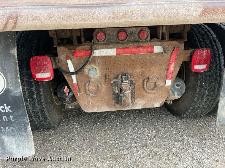 image for item NI9020 2007 Peterbilt 335  dump truck