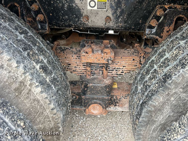 image for item NI9020 2007 Peterbilt 335  dump truck