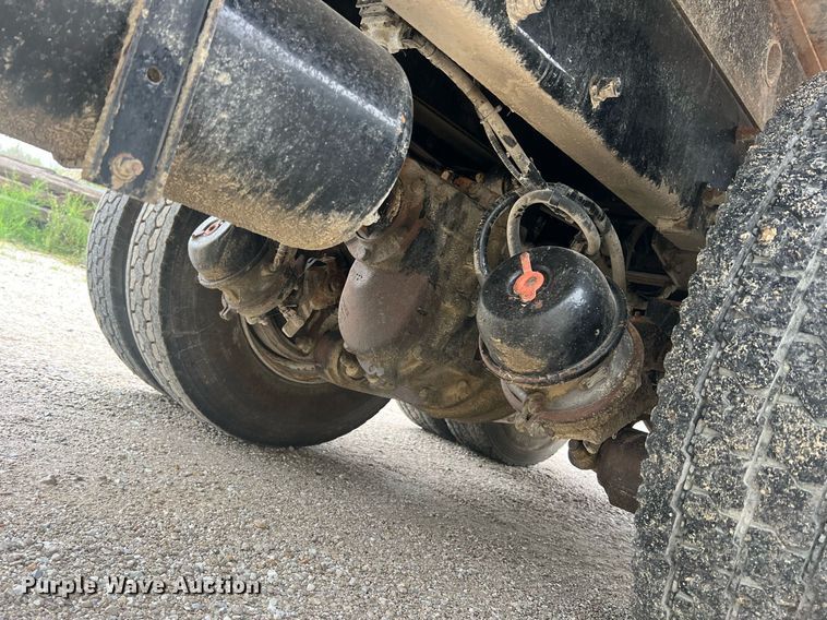 image for item NI9020 2007 Peterbilt 335  dump truck