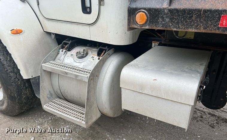 image for item NI9020 2007 Peterbilt 335  dump truck