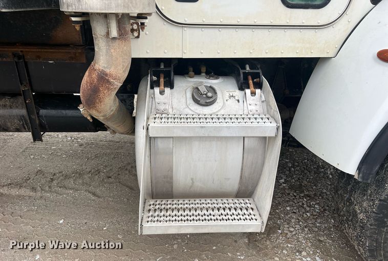 image for item NI9020 2007 Peterbilt 335  dump truck