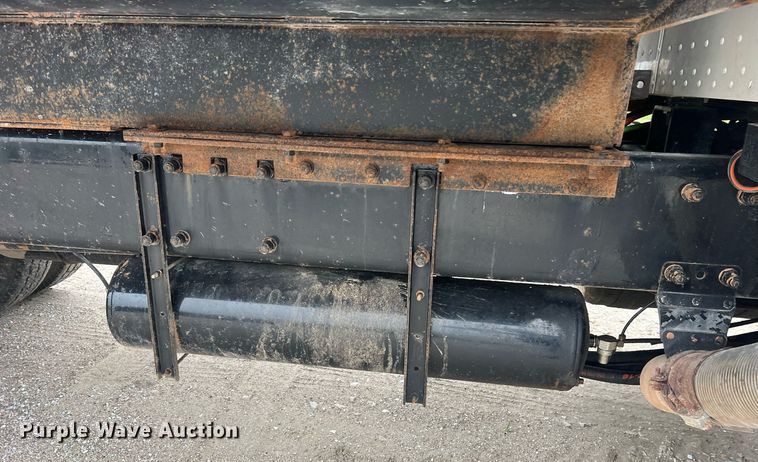 image for item NI9020 2007 Peterbilt 335  dump truck