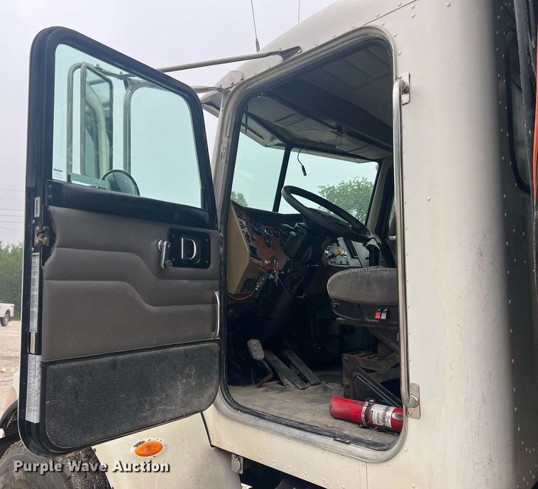 image for item NI9020 2007 Peterbilt 335  dump truck