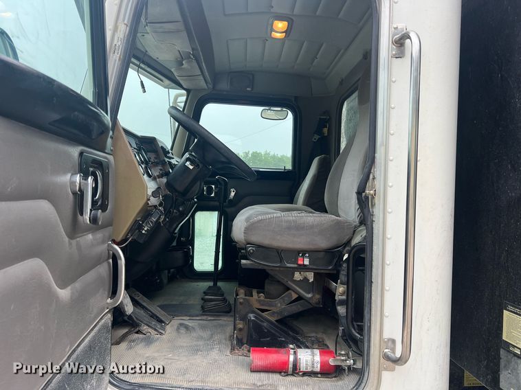 image for item NI9020 2007 Peterbilt 335  dump truck